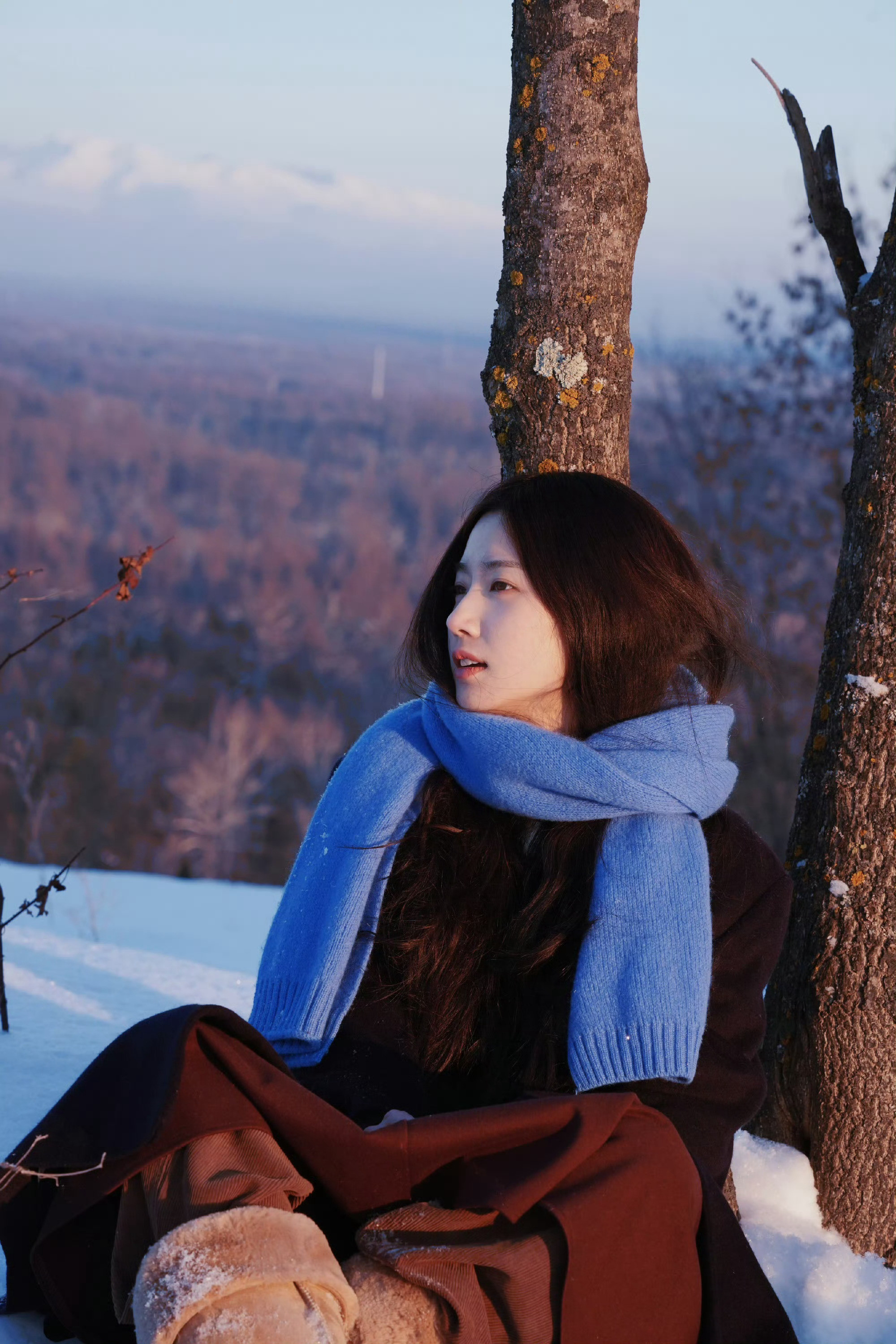 哇塞！卢昱晓这组照片太好看了！这是什么冬日画报女主走进现实的名场面啊软软糯糯又清