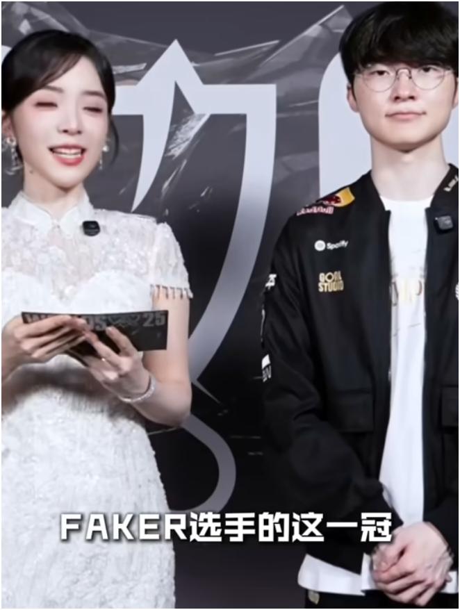 Faker说这一冠不为别人，这话真的太有力量了。赛后采访里他这么表态，感觉是在为