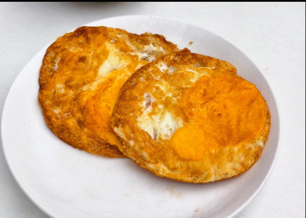 吃鸡蛋的好处？一天吃几个？吃鸡蛋，1-2个，我喜欢煎鸡蛋，夹馒头，比汉堡包强。