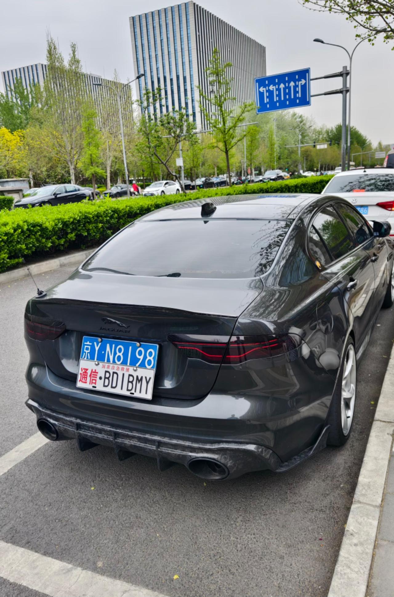 有人知道这是什么车牌吗？对于双车牌还是之前在广东的时候，无意间看到过几次。