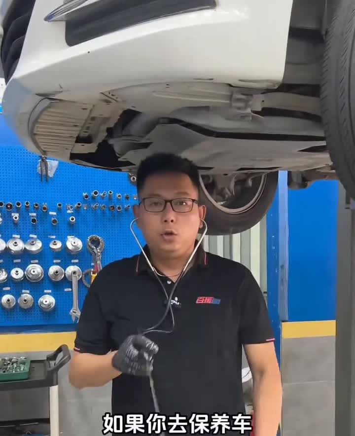 这样保养车就不要再去了。如果去保养车都是换个机油机滤，简单两步就完事。这样的