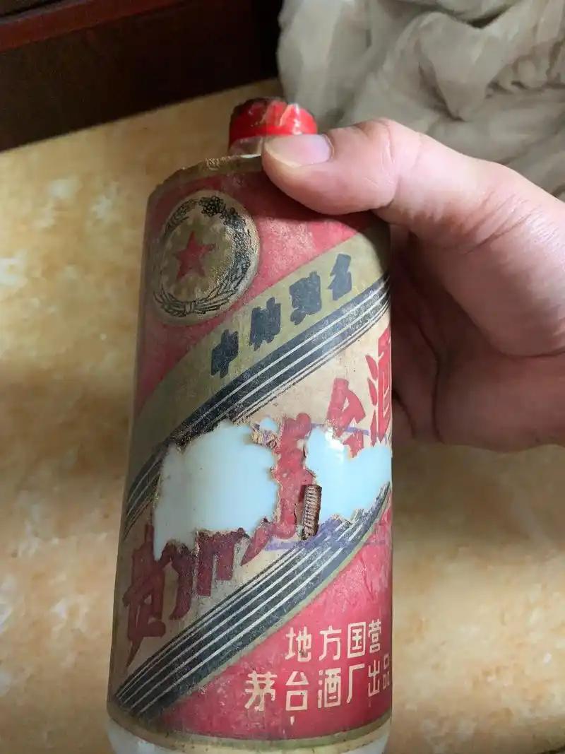 你喝过高价顶账白酒吗？20多年前，我曾在一家大型国企任职，当时流行三角债，各单