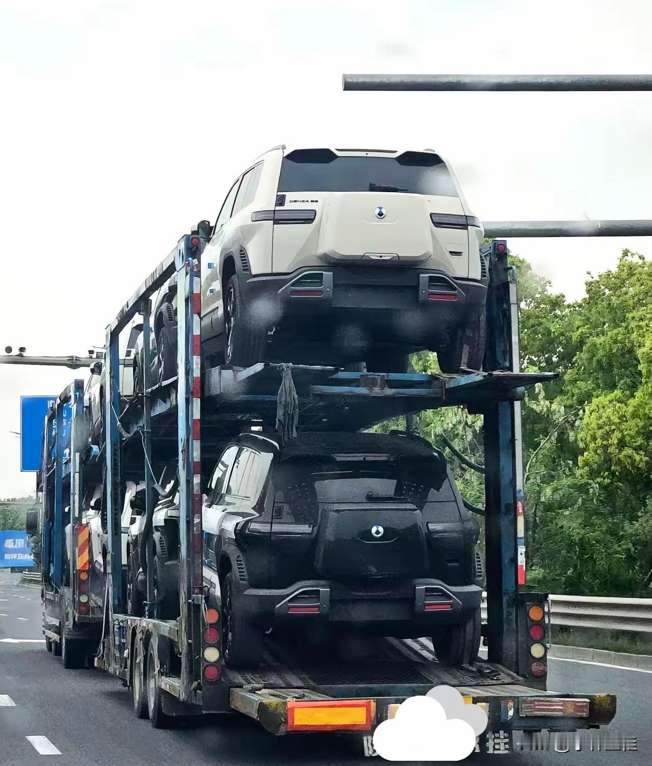 方程豹钛3出口也挂腾势标了？没搞错吧？在我的印象中，方程豹钛系列出口不是挂比亚