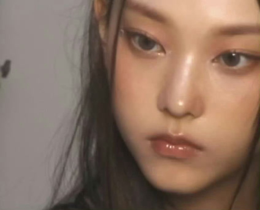 我的妈呀这张图缩略图刷到一看真的有宝玉的感觉….