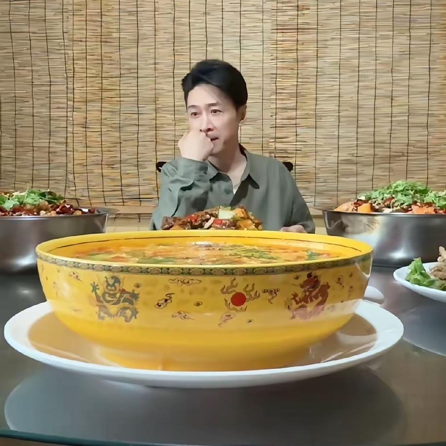 从喜剧演员到“僵”探，王宁的探店比春晚小品还尴尬​曾经的开心麻花台柱子，现在探