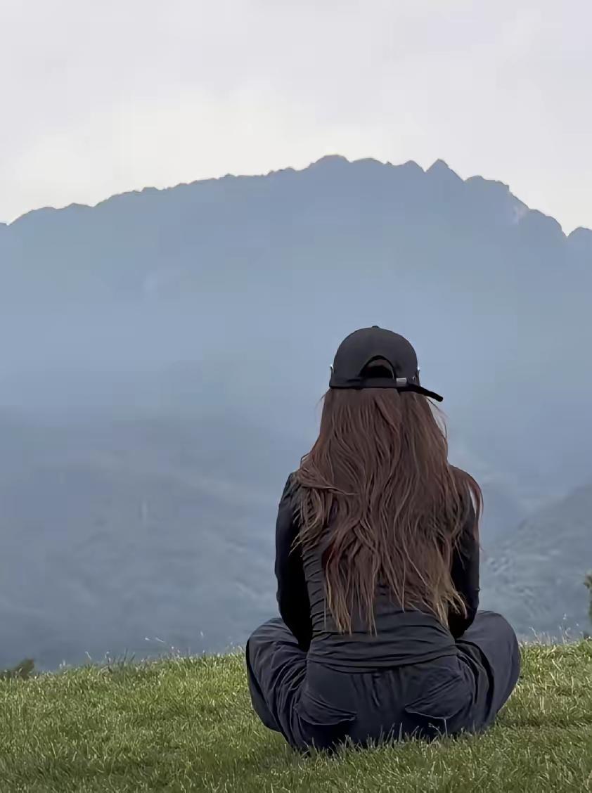 稻盛和夫曾留下过一句振聋发聩的箴言：“人生不是一场物质的盛宴，而是一次灵魂的修