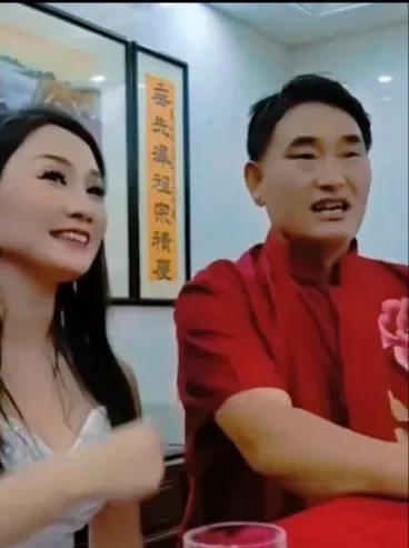 大衣哥朱之文被邀请到广东梅州揭阳演出，可见大衣哥朱之文是多么受全国人民欢迎，活动