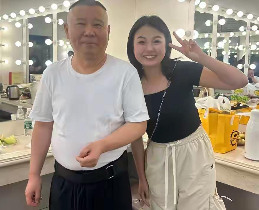 【相声演员赵芸一担任重要岗位，在德云社地位不断提升，你怎么看？】近日，有网友发