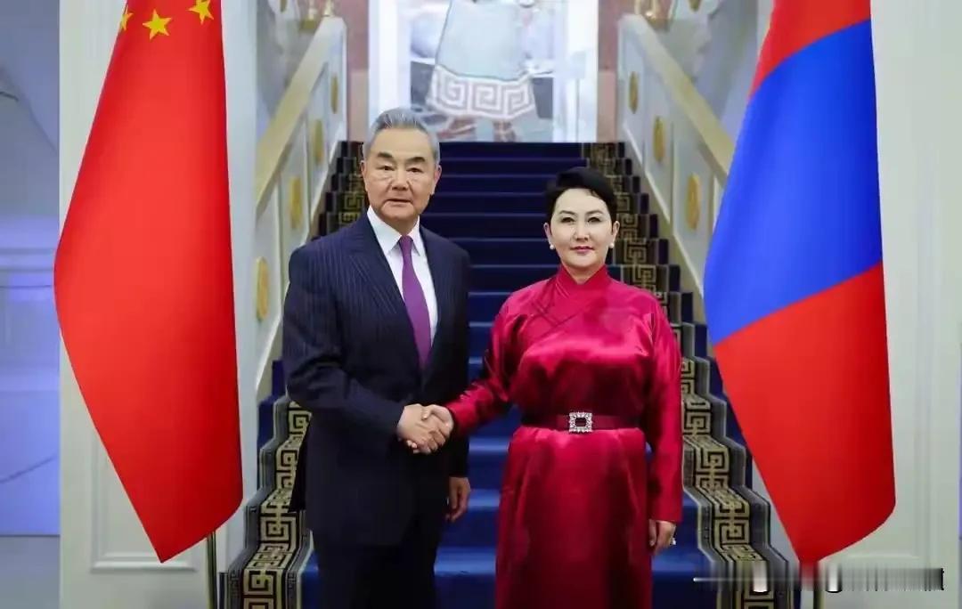 “蒙古现代孝庄”，外长巴特策策格…蒙古国现任外长巴特蒙赫·巴特策策格，19