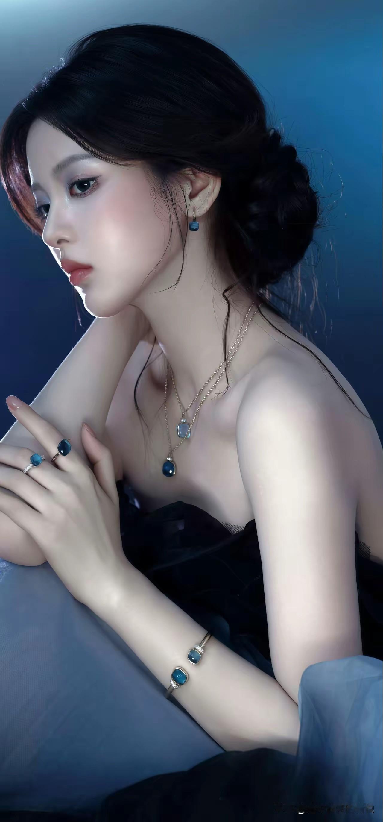 近距怼脸镜头下，杨超越的颜值自带蛊惑力