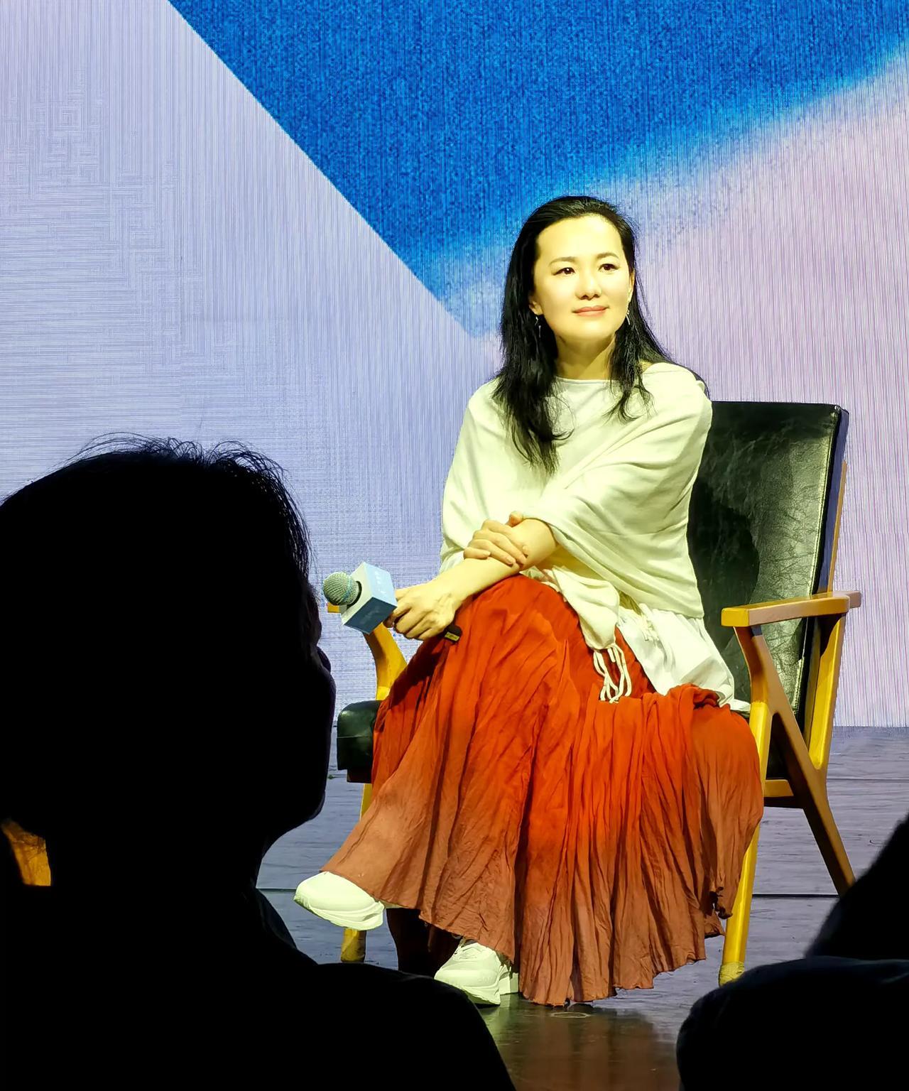 明星丁克夫妻，他俩最幸福稳定。最喜欢她的松弛感，比王菲还松弛，嫁给了王菲的前男友