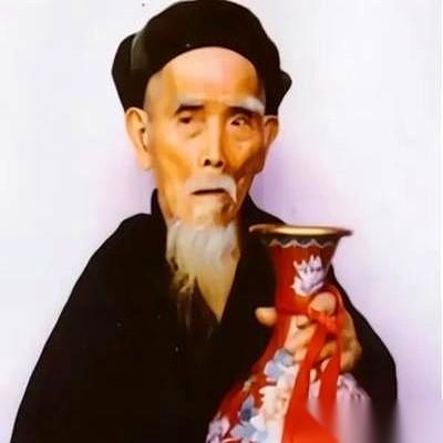 关于贵州务川县老人龚来发的生平记录里，叠满了一系列最不讲理的矛盾：他一辈子没结过