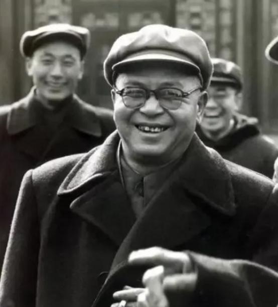 1958年，明史专家吴晗发掘完万历皇帝的定陵后，得寸进尺，又想挖明成祖朱棣的长陵