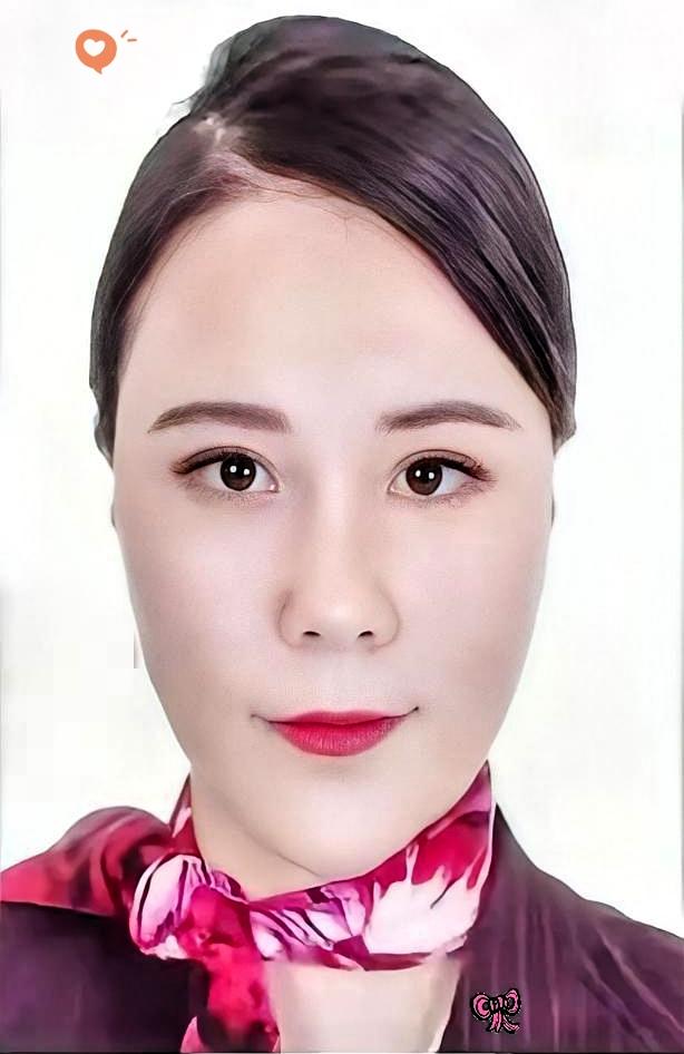 现在最后悔就是那个乘务长了吧！有知情人爆料说她跟大律师是初恋，两人在一起十年