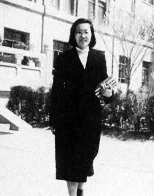 1960年，北大才女王承书狠心抛弃丈夫和孩子，从此音信全无。17年，当看到满头白