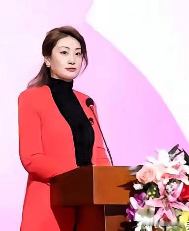 香港火灾捐款名场面！蜜雪冰城2000万已经让人破防，宗馥莉的1000万直接戳中泪