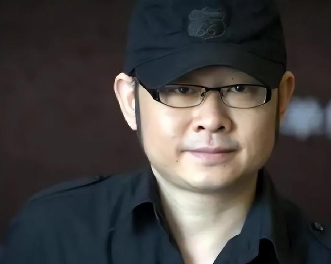 那年张艺谋邀请刀郎献唱，刀郎拒绝：“我是草根歌手，怕给您丢脸。”张艺谋说：“我不