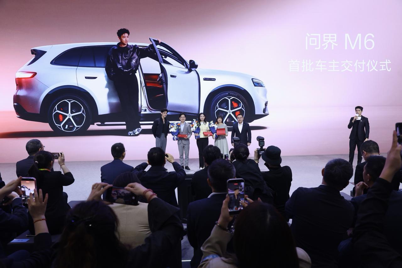 2026北京车展，问界大杀四方，这么说一点不夸张。问界有自己独独立的品牌展馆，在