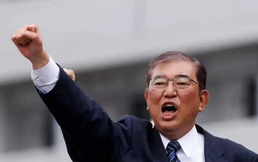 日本这一刀捅得可真够狠！中美贸易战打得火热的时候，日本突然跟进制裁，断供了十多种