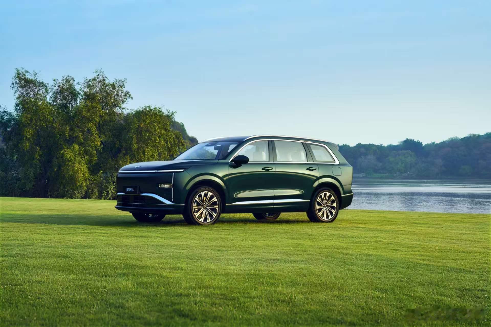 今天五菱的新车星光L发布了，又来了一个5米大六座插混SUV，这个尺寸啥概念，比唐