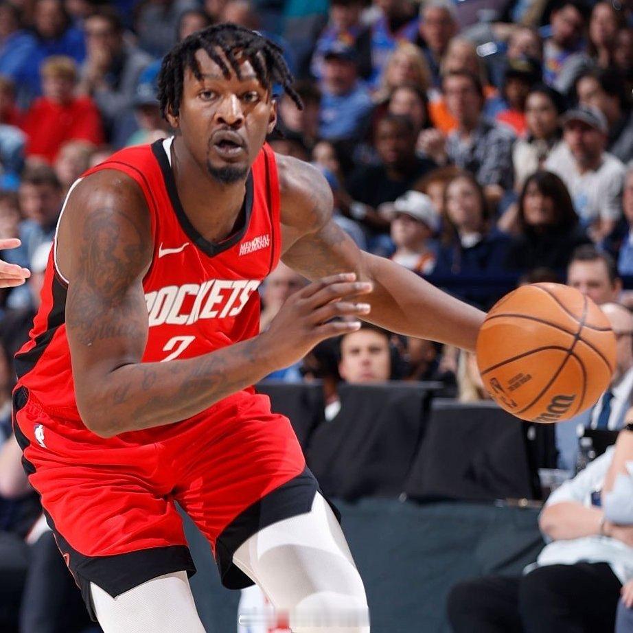 斯通谈芬尼-史密斯时承认休赛期签约芬尼-史密斯在脚踝手术恢复后无法找到节奏，这位