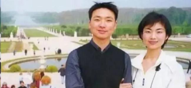 2000年，康辉和刘雅洁步入了婚姻的殿堂，二人约定好婚后不要孩子。这个在当时