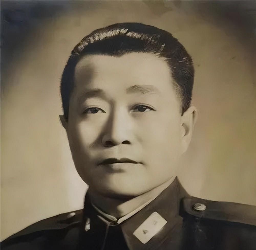 杜聿明与妻子团聚，妻子告诉他和蒋介石相关的两件事，他悲愤不已“老杜，我终于见到