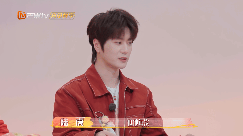 陆虎说陈楚生虽淡但爱很浓烈陈楚生的爱就像清晨的阳光，温暖而不炙热，低调却无处不