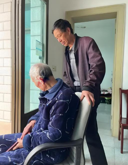 北京，老人临终前留下遗嘱，发放的抚恤金归大儿子所有，老人去世后，大儿子把抚恤金以