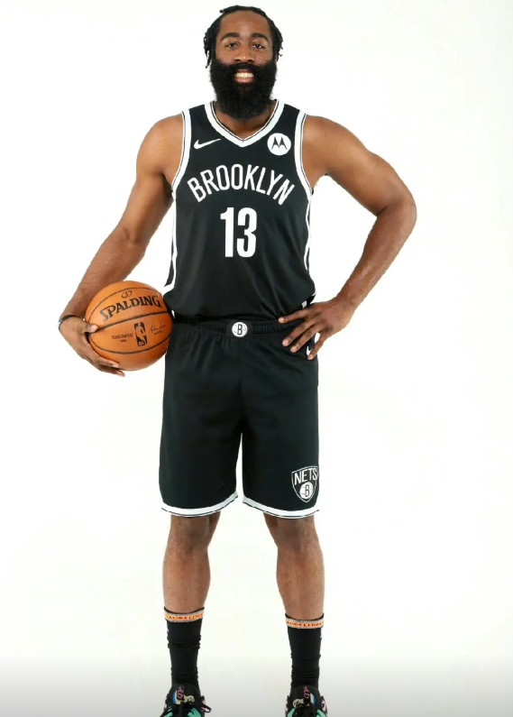 哈登只是投不进，但不胡来被湖人追分到七分的时候哈登上来两个球谁也不给，运到快到