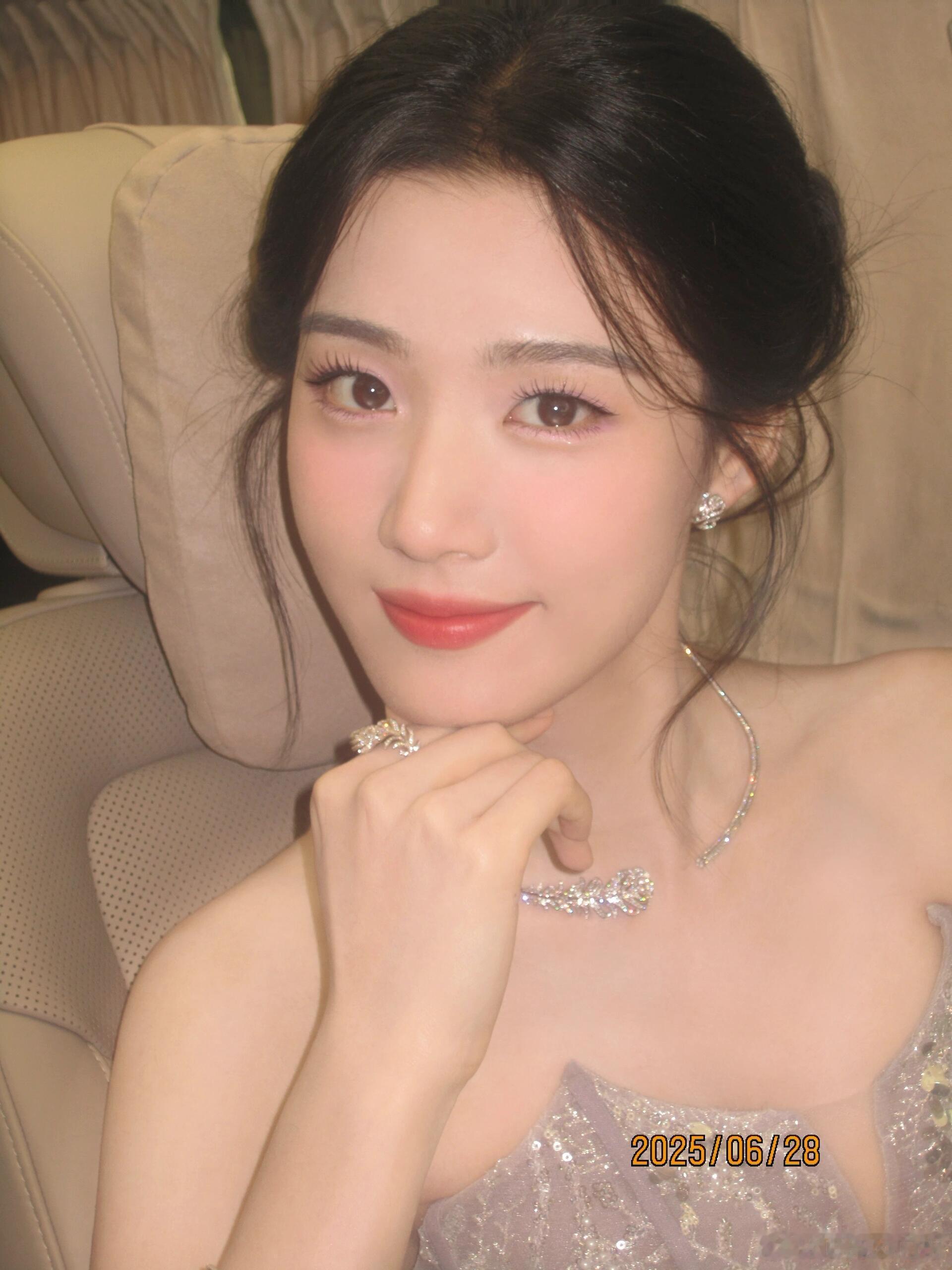 卢昱晓很适合这种千金小姐风，特别有氛围感​​​