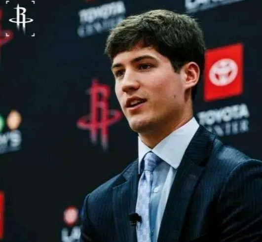 这管理层也是搞笑，赛前说打算让内特谢泼德打满夏赛，说变就变！内特第一场打差直接