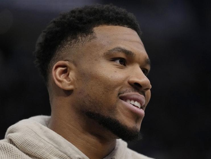筹码好商量，不承诺续约也可以！字母哥最有诚意的下家出现了。当NBA圈内人普遍