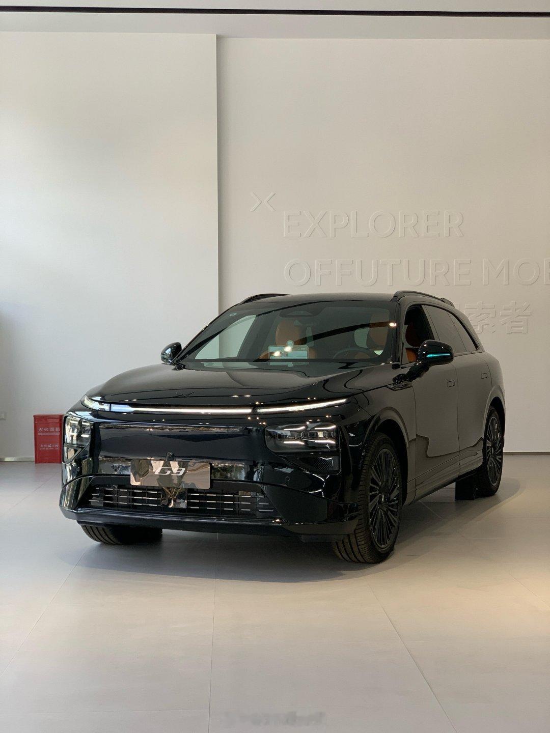 后排座椅电动调节配合按摩功能，长途坐着一点不累，后备箱一键放倒还能秒变大床。