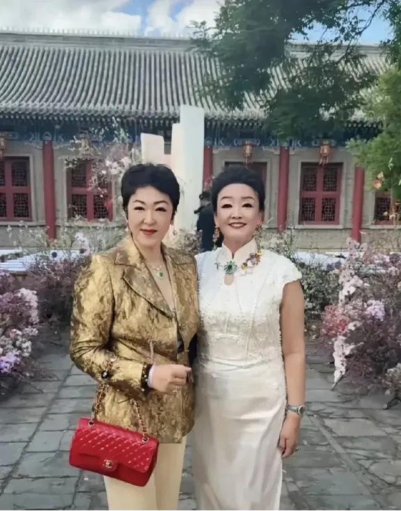 　　汪小菲婚礼上，有一个人成为了焦点　　汪小菲的婚礼在四合院举办，据说汪小菲是