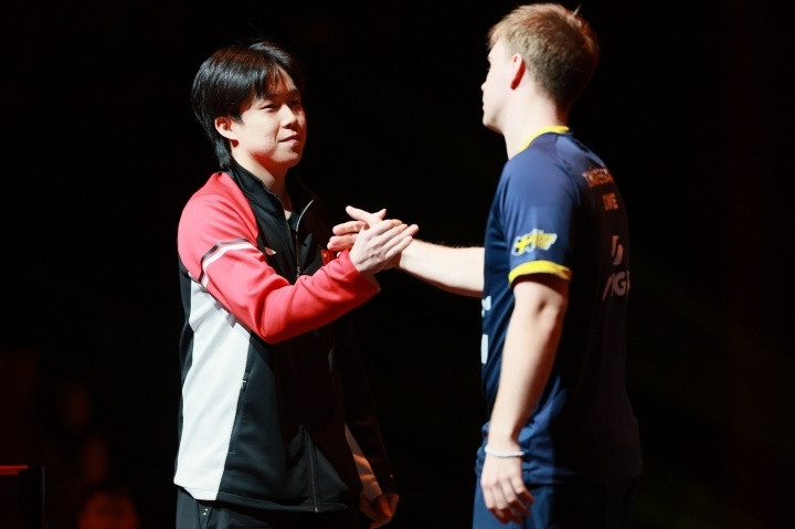 新华社记者: 因是外战 王楚钦其实很去扛一扛 但确实不太能动得了