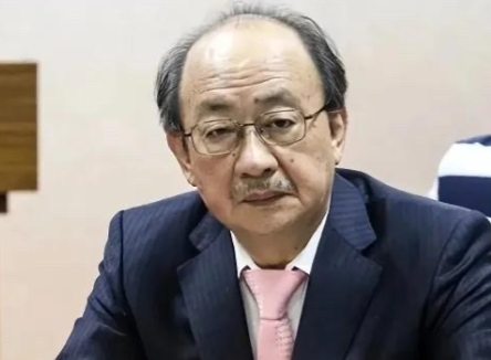 原来“台独”分子心里还是害怕的，民进党大罢免失败后，总得有人背锅吧，没想到“台独