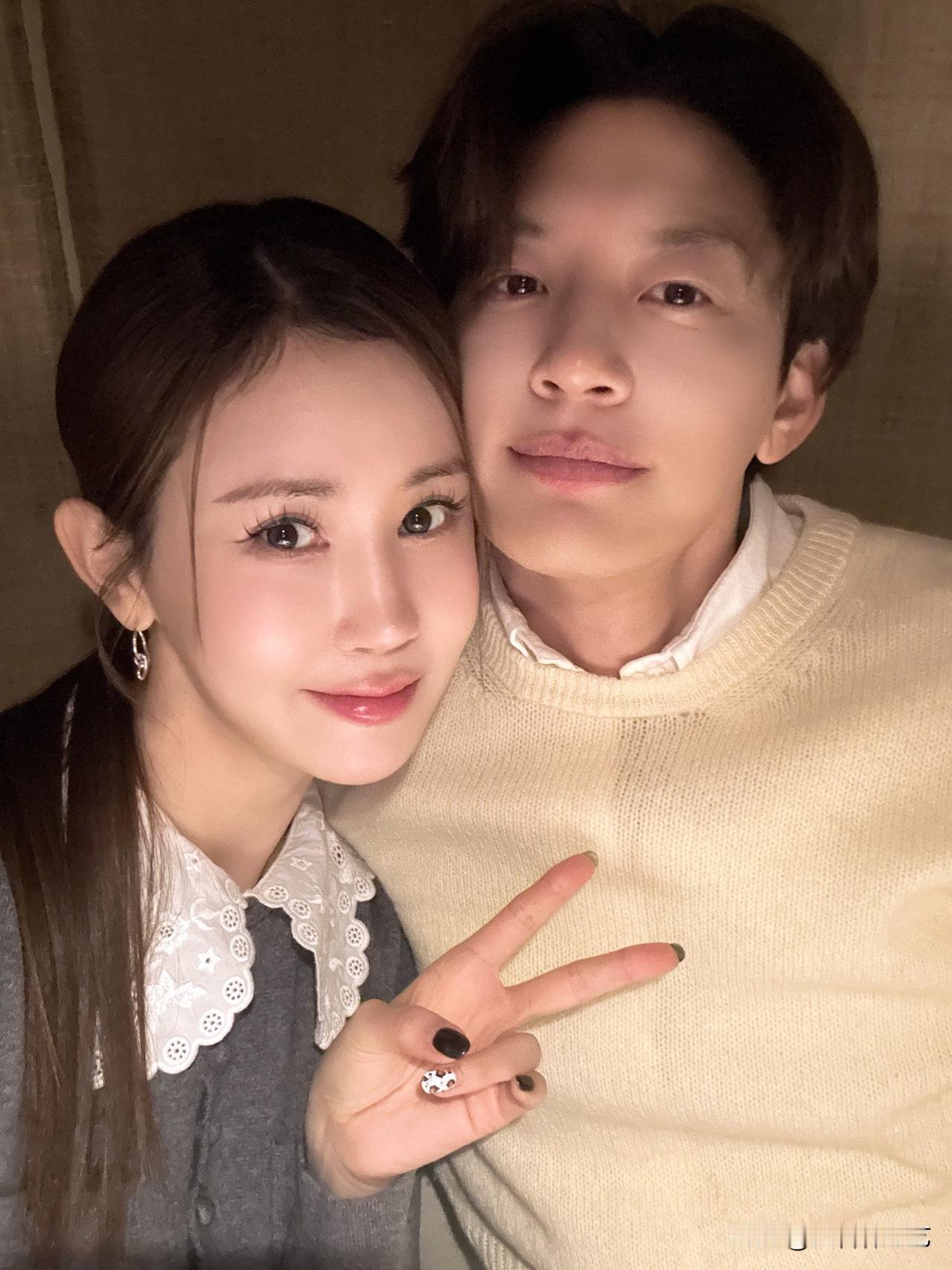 近日，演员李多海在Instagram上传了多张照片。照片中，李多海和Se7en在