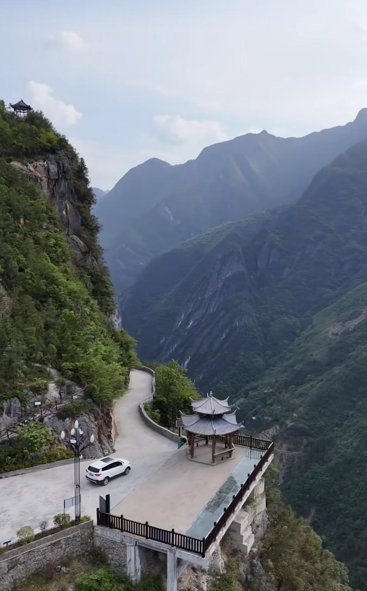 这样的挂壁公路你敢来挑战吗？