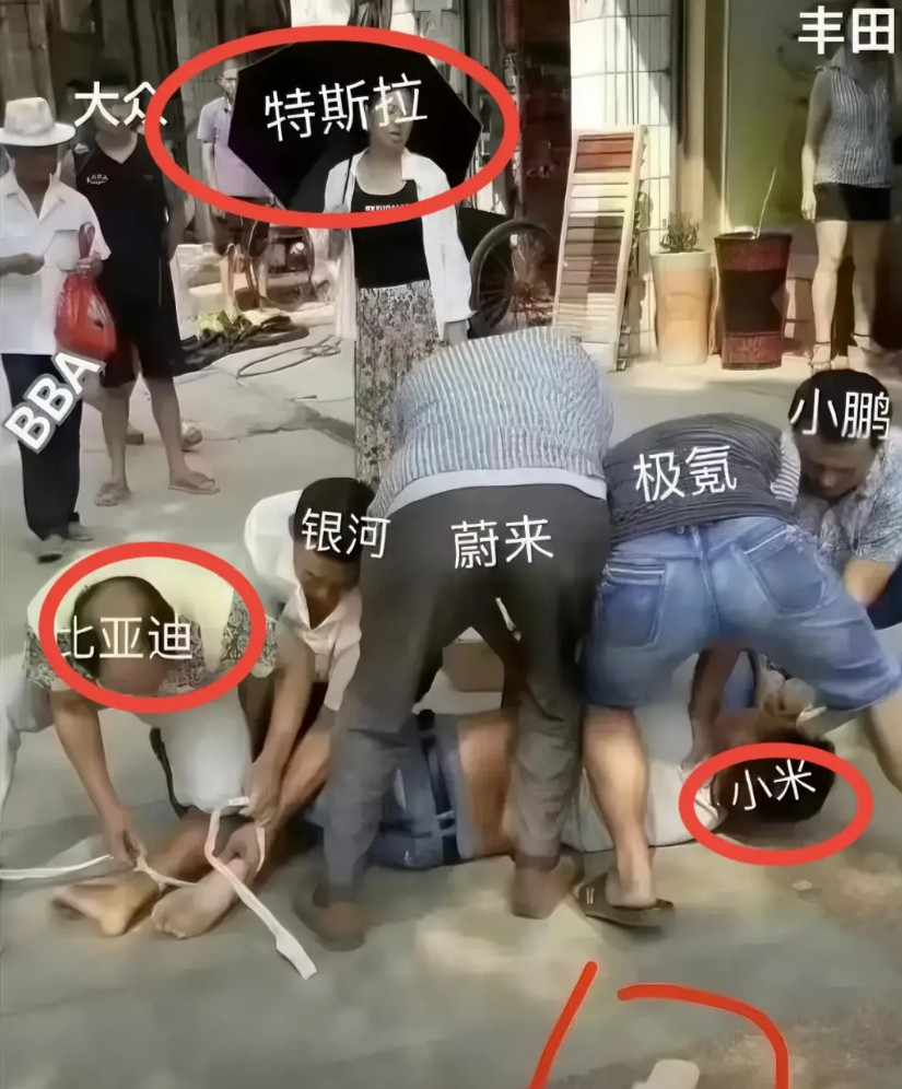 看到这张图我真的不想笑，我经过专业训练的一般不会笑，除非忍不住。最后我笑了[大笑