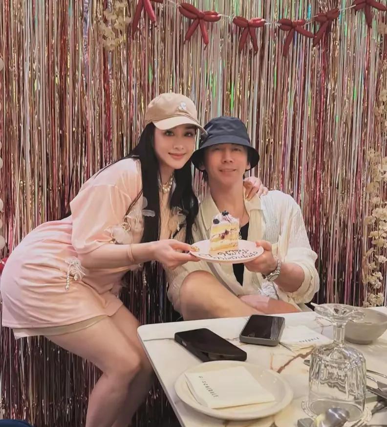 钟丽缇，身材好就算了，脚丫子还那么好看。