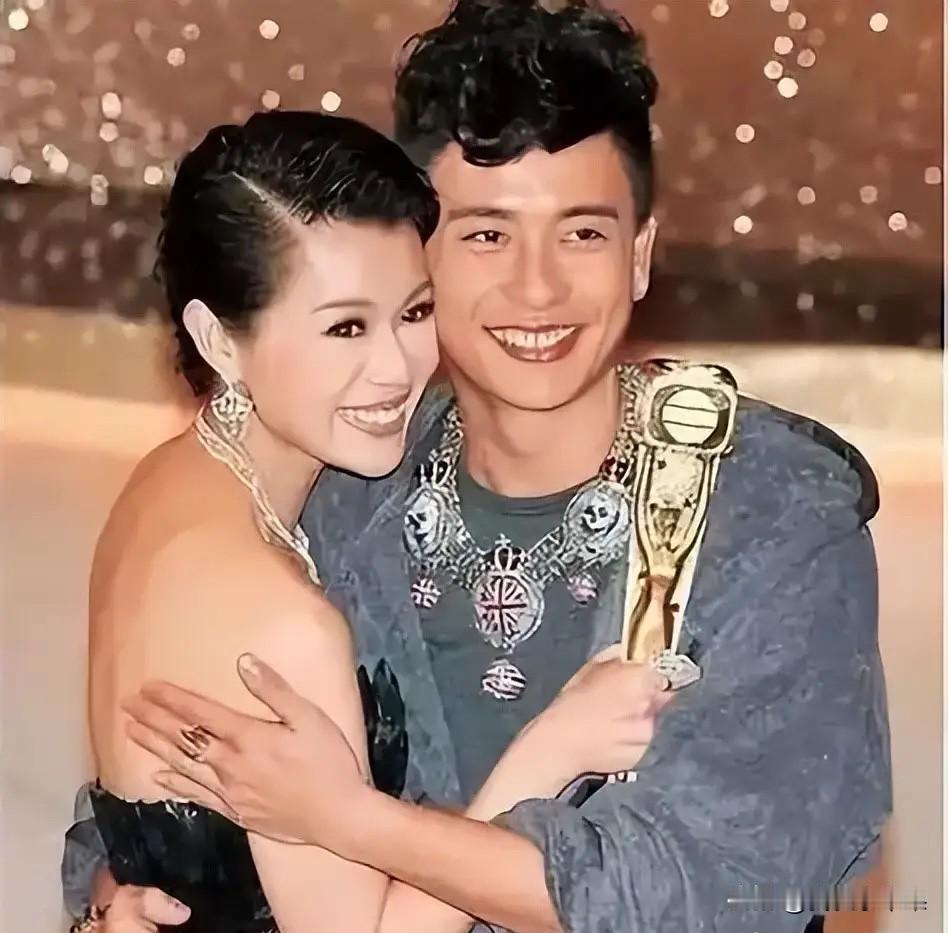 胡杏儿纯纯的吸渣体质。她的前任男友黄宗泽跟他拍拖的时候四处撩妹，处处留情。她