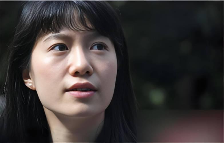 翁帆真的是贴心的好伴侣。杨老住院85的天里。大家只知其一不知其二，朱邦芬院士后