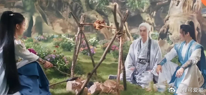 影视剧的烤鸡能有多离谱，架得这么高，有没有生活常识？​​​​