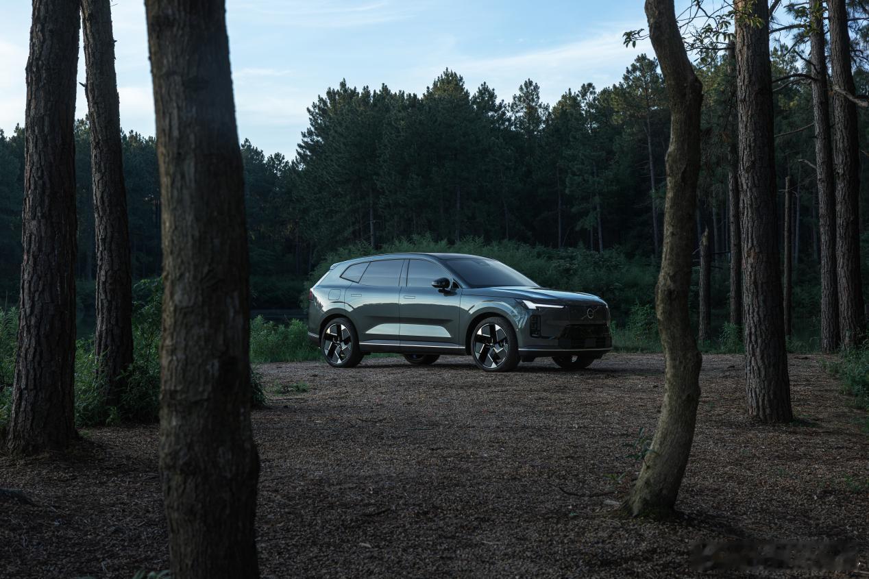 月销5354台，跻身25万以上混动SUVTOP5，沃尔沃全新XC70好在哪？月