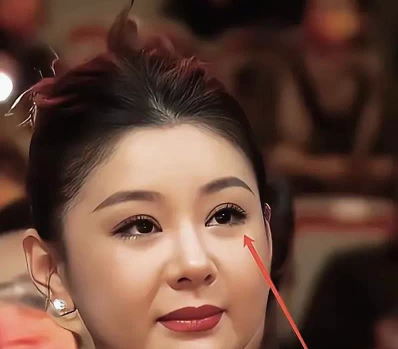 从美颜滤镜到真实脸庞：王雷李小萌的真实面貌揭露