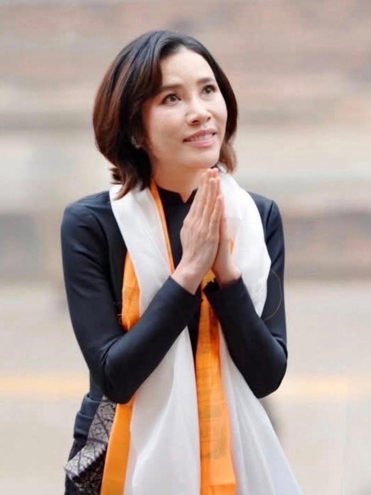 诗妮娜是泰国最美嫔妃，短发造型青春靓丽2026年1月29日，诗妮娜为了庆祝生日