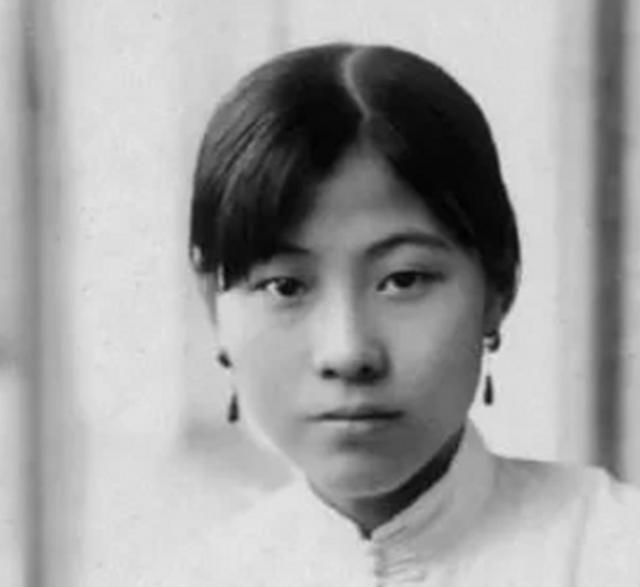 在1914年，大军阀杨森竟然把干女儿当姨太进行宠幸，结果到了第二天干女儿曾桂枝哭