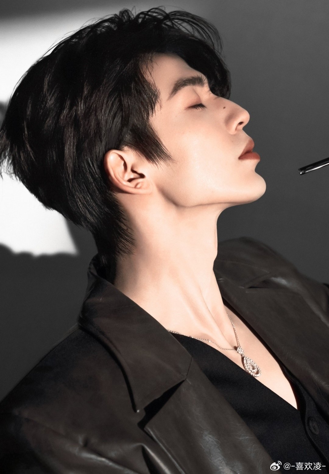 国家一级导演说张凌赫不是演员国家一级导演说张凌赫这类不应该叫演员应该叫偶像🤔