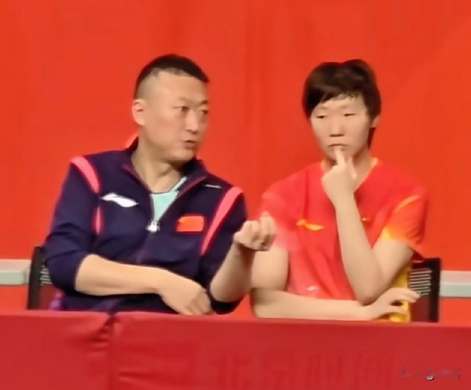 马琳还是很关心王曼昱输球后的状态的，也是第一时间询问鳗鱼到底哪里出了问题，当摄像